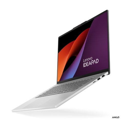 Lenovo IdeaPad Slim 5 15ARP10 - מבט בזווית עם מסך פתוח וחיבורי USB-C בצד